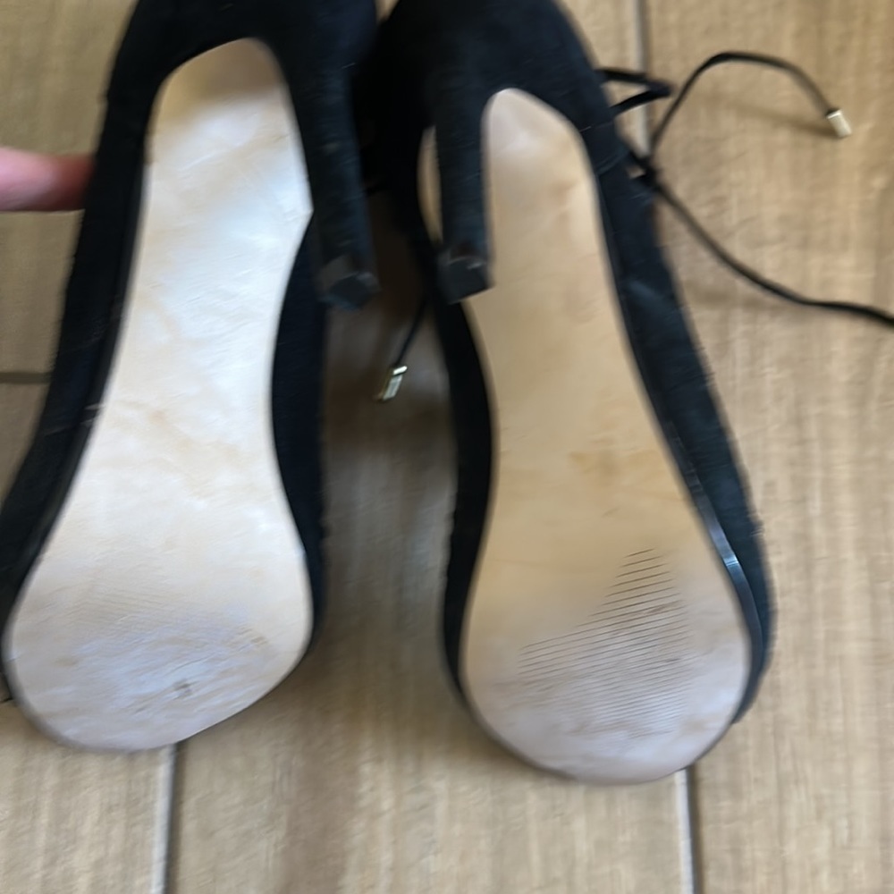 Cutout Heels​​​​​​​​​​​​ - Picture 4 of 4
